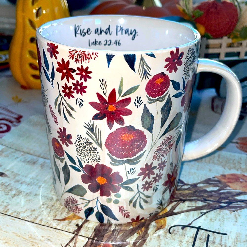 ✨NWT Rise and Pray Mug🤍